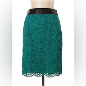 🌺 2/$20 Banana Republic teal lace pencil skirt with black satin waist band sz 8